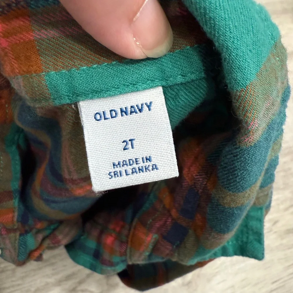 Old Navy Boys‎ 2T Button Down Shirts Long Sleeve Plaid & Forest Scene 2 Pack
